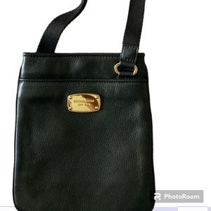 GENTLY LOVED ‼️ MICHAEL KORS CROSSBODY